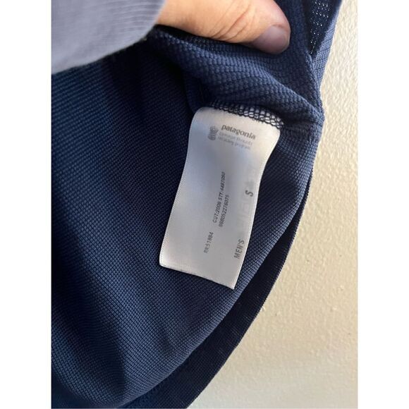Men’s Patagonia Navy Short Sleeve Size Small - Picture 2 of 3